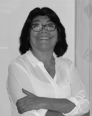 Fotorgrafía de la artista en blanco y negro