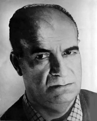 Fotografía del artista en blanco y negro