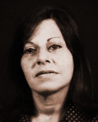 Fotografía de la artista en blanco y negro