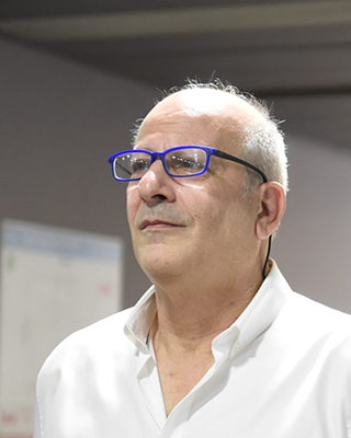 Fotografía del artista a color