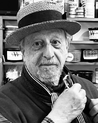 Fotografía del artista en blanco y negro