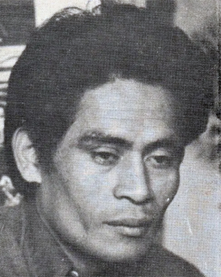 Fotografía del artista en blanco y negro