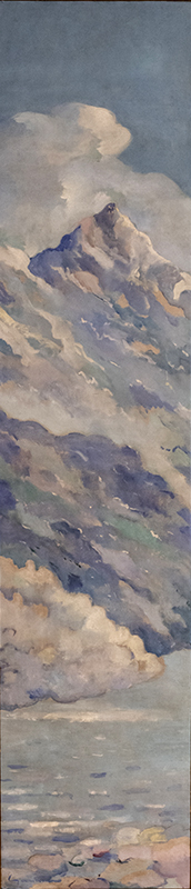 La imagen representa un paisaje montañoso vertical. En la parte superior se observa una gran montaña con picos cubiertos de nieve emergiendo entre nubes densas y esponjosas. La montaña presenta una combinación de tonos fríos y suaves como lilas, azules, grises y verdes, que se difuminan entre sí generando una atmósfera etérea y neblinosa. En el tercio inferior de la imagen, se distingue una superficie de agua que se asemeja a un lago, con reflejos suaves de los colores del entorno. También, se aprecian algunas piedras en la orilla, lo que añade una sensación de profundidad. El cielo está cubierto en su mayor parte por nubes voluminosas que refuerzan el clima brumoso de la escena. El conjunto transmite serenidad y al mismo tiempo, majestuosidad natural, destacando la grandeza de la montaña y el juego de luces y sombras que produce.